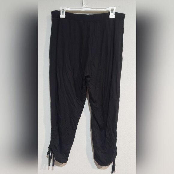 Susan Graver Regular Weekend Crop Pants with Ruching Detail Black, Medium - Picture 4 of 7